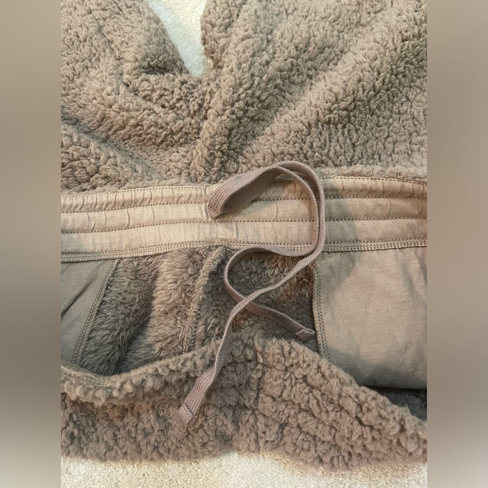 SKIMS Taupe Teddy Jogger Lounge Pants in size large - Picture 9 of 10